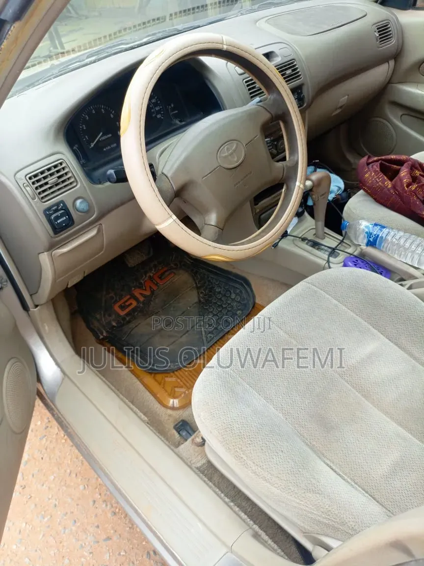 Toyota Corolla 2001 Silver