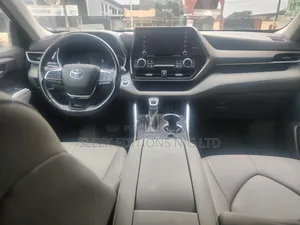 Toyota Highlander XLE AWD 2020 Gray