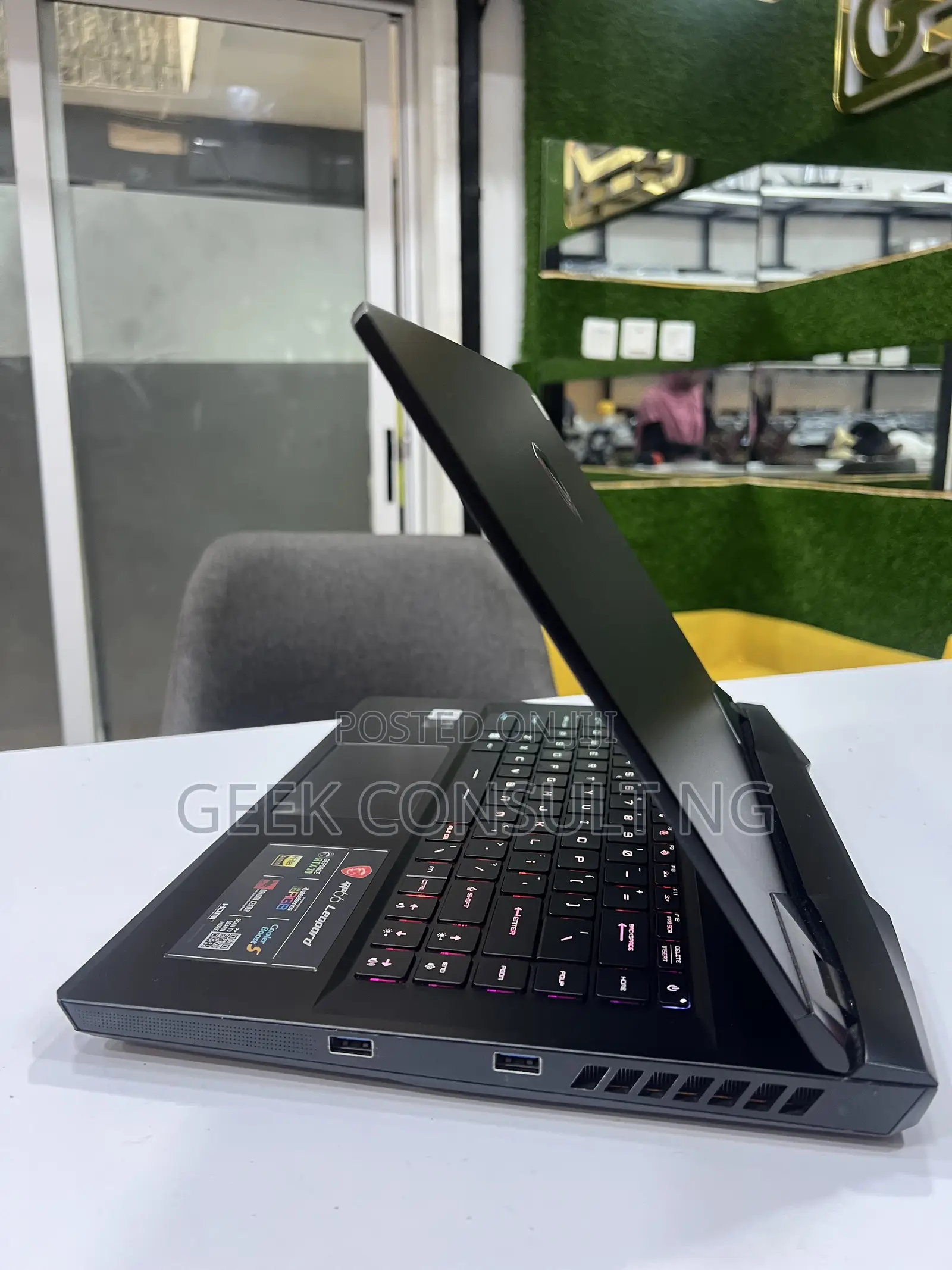 Laptop MSI GP66 LEOPARD 10UG 16GB Intel Core i7 SSD 1T