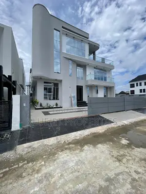 5bdrm Duplex in Chevron for sale