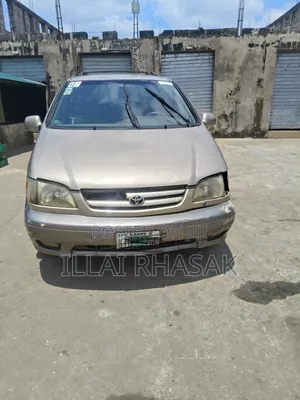 Toyota Sienna XLE 2002 Gold