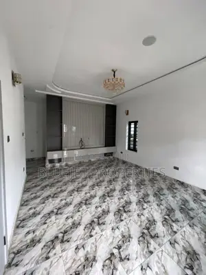 5bdrm Duplex in Lafiaji for sale