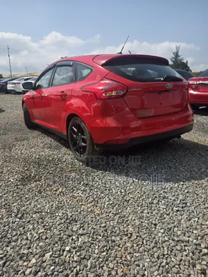 Ford Focus SE Hatchback FWD (1.0L 3cyl 5M) 2016 Red