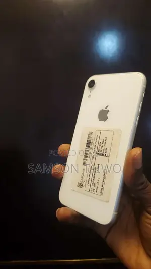Apple iPhone XR 64 GB White