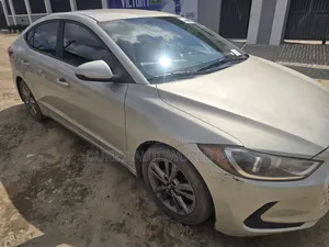 Hyundai Elantra Sport Sedan FWD (1.6L 4cyl 6M) 2017 Ivory