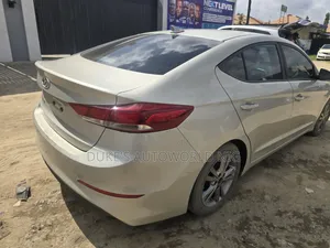 Hyundai Elantra Sport Sedan FWD (1.6L 4cyl 6M) 2017 Ivory