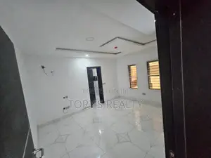 2bdrm Apartment in Lekki Phase 1 for rent