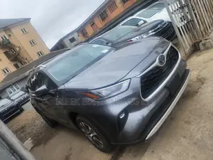 Toyota Highlander XLE AWD 2020 Gray