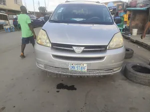 Toyota Sienna 2005 Silver