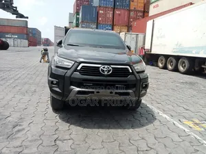 New Toyota Hilux 2025 Black