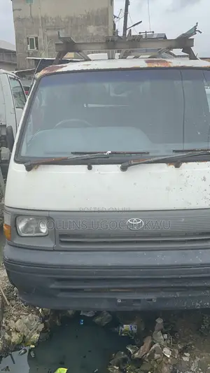 Toyota HiAce 2000 White