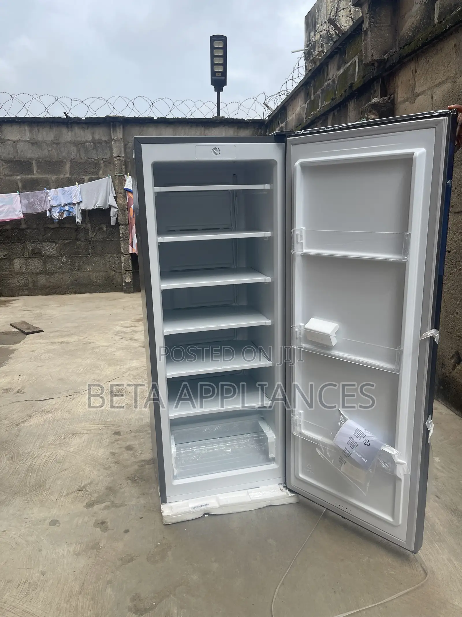 Hisense 189DR Spacious Freezing Cabinet