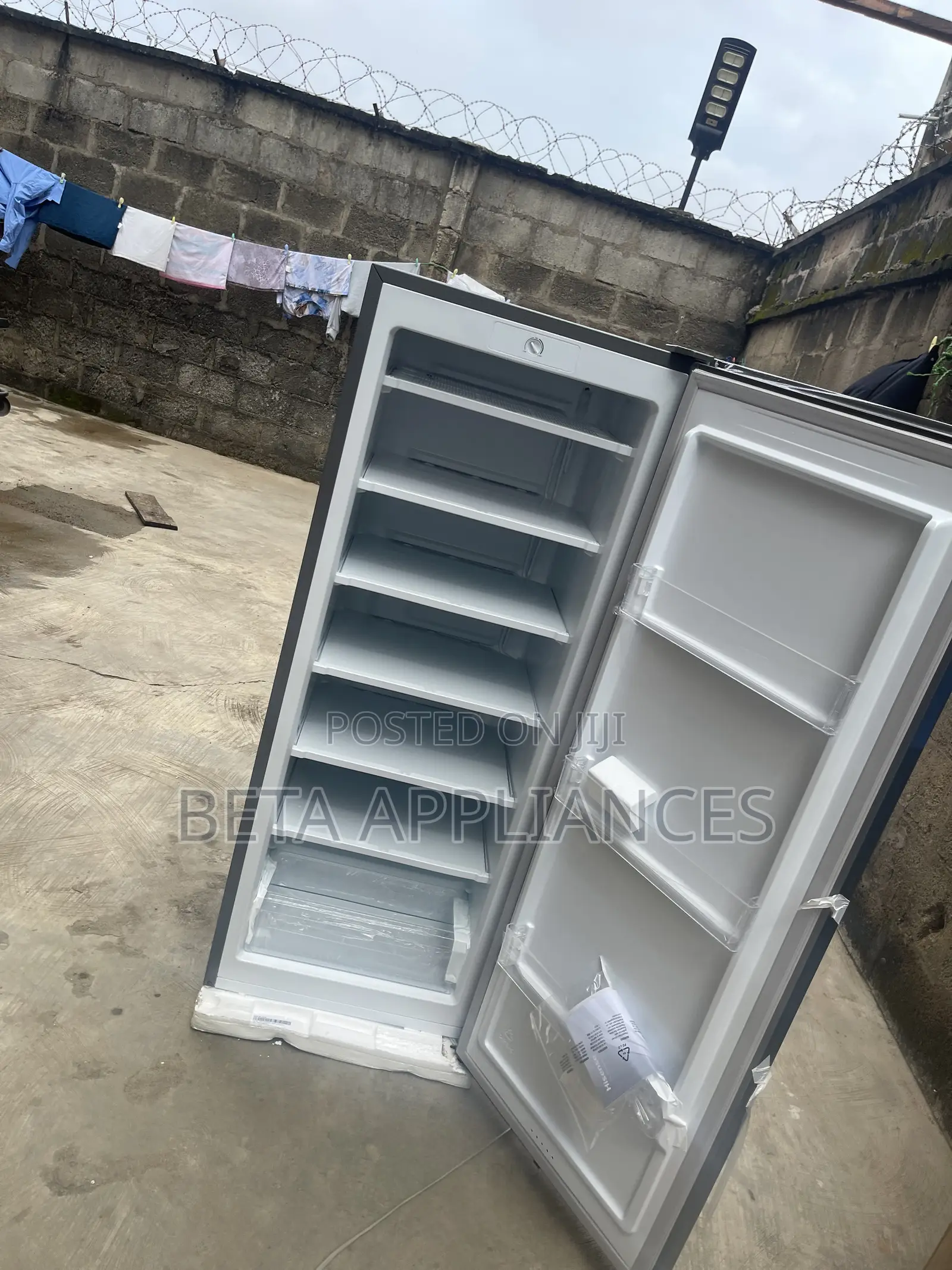 Hisense 189DR Spacious Freezing Cabinet
