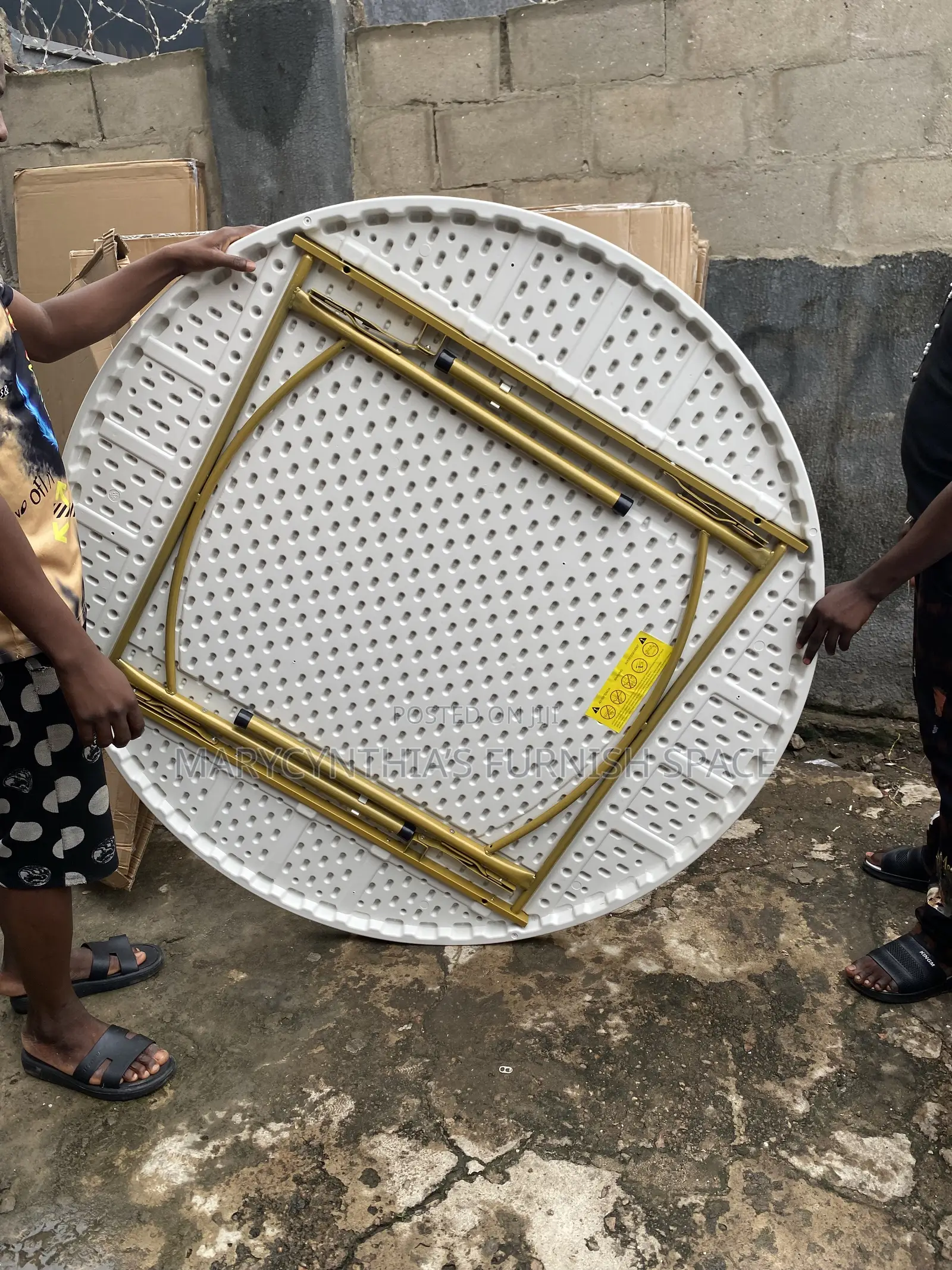 Golden Leg 5ft Round Banquet Table