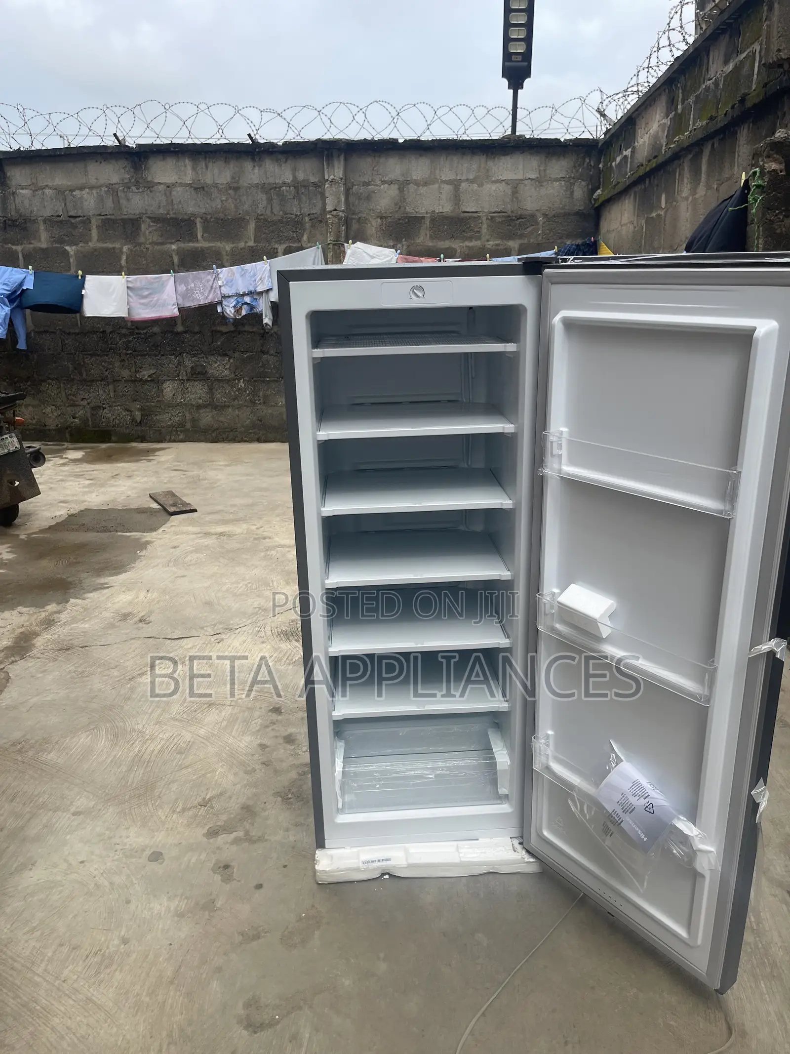 Hisense 189DR Vertical Storage Freezer