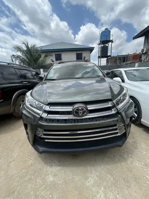 Toyota Highlander XLE V6 4x4 (3.5L 6cyl 6A) 2016 Green