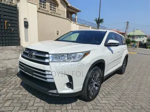 Toyota Highlander LE 2019 White