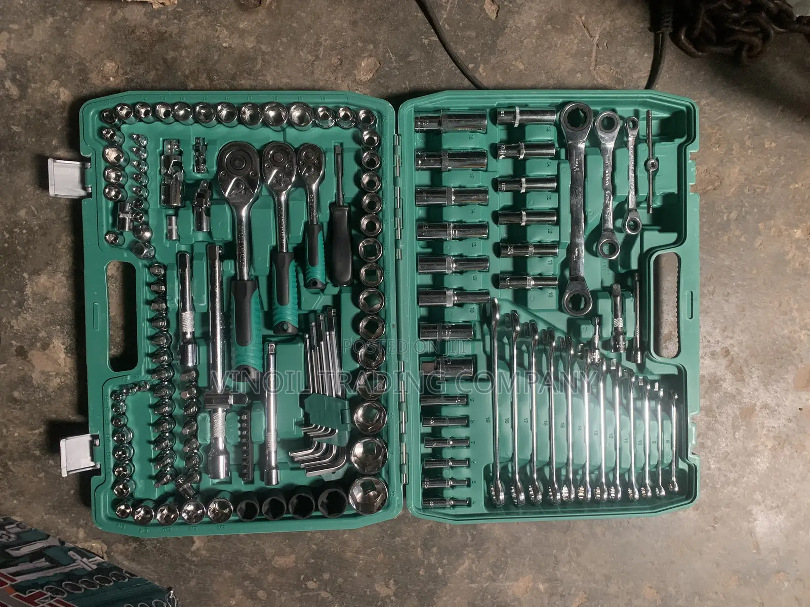 251 PCS Socket Set / Combination Tool Kit - 1/4", 3/8", 1/2" Drive
