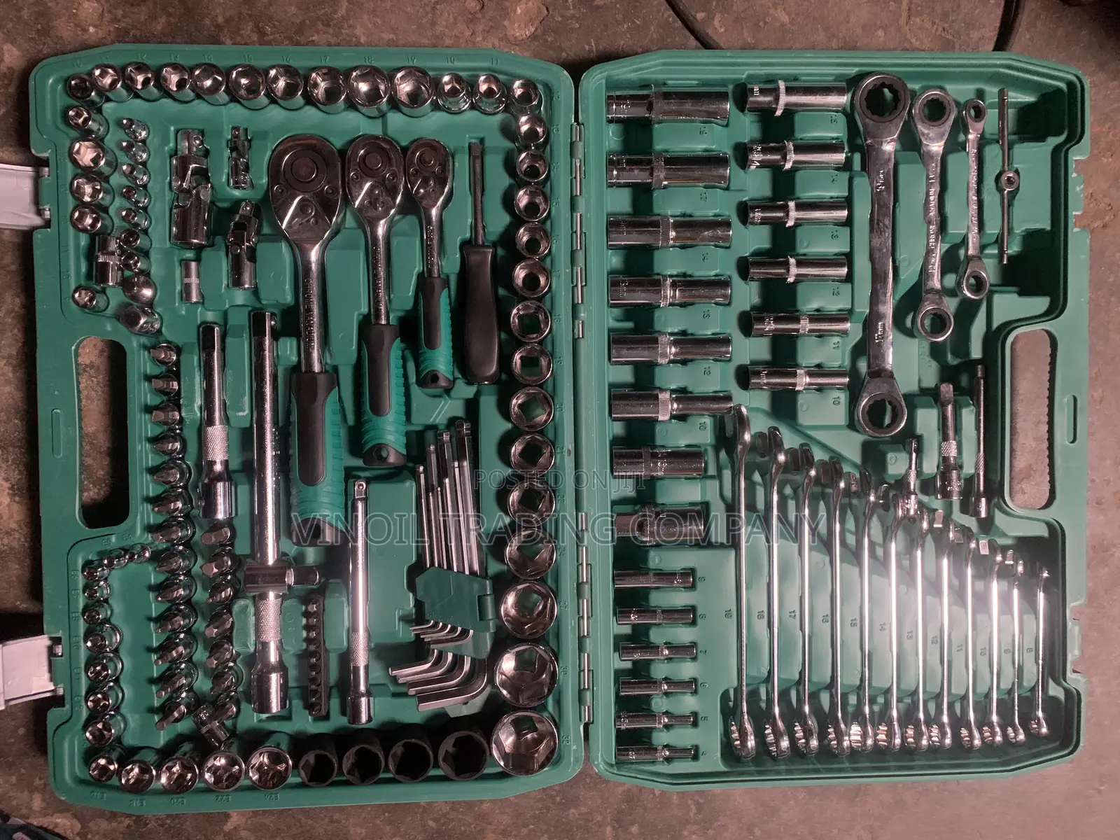 251 PCS Socket Set / Combination Tool Kit - 1/4", 3/8", 1/2" Drive