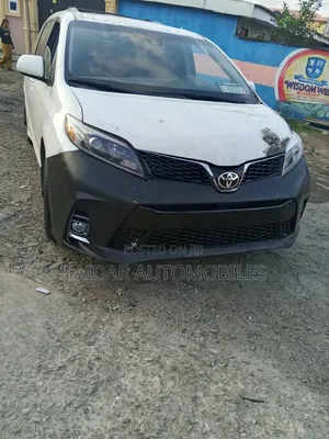 Toyota Sienna Limited (3.5L 6cyl 8A) 2018 White