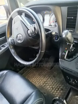 Toyota Sienna Limited (3.5L 6cyl 8A) 2018 White