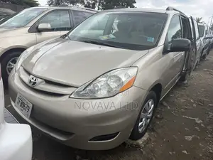 Toyota Sienna LE AWD 2005 Gold