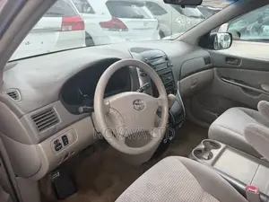 Toyota Sienna LE AWD 2005 Gold