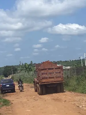 Full 20tons of Red Filling Sand