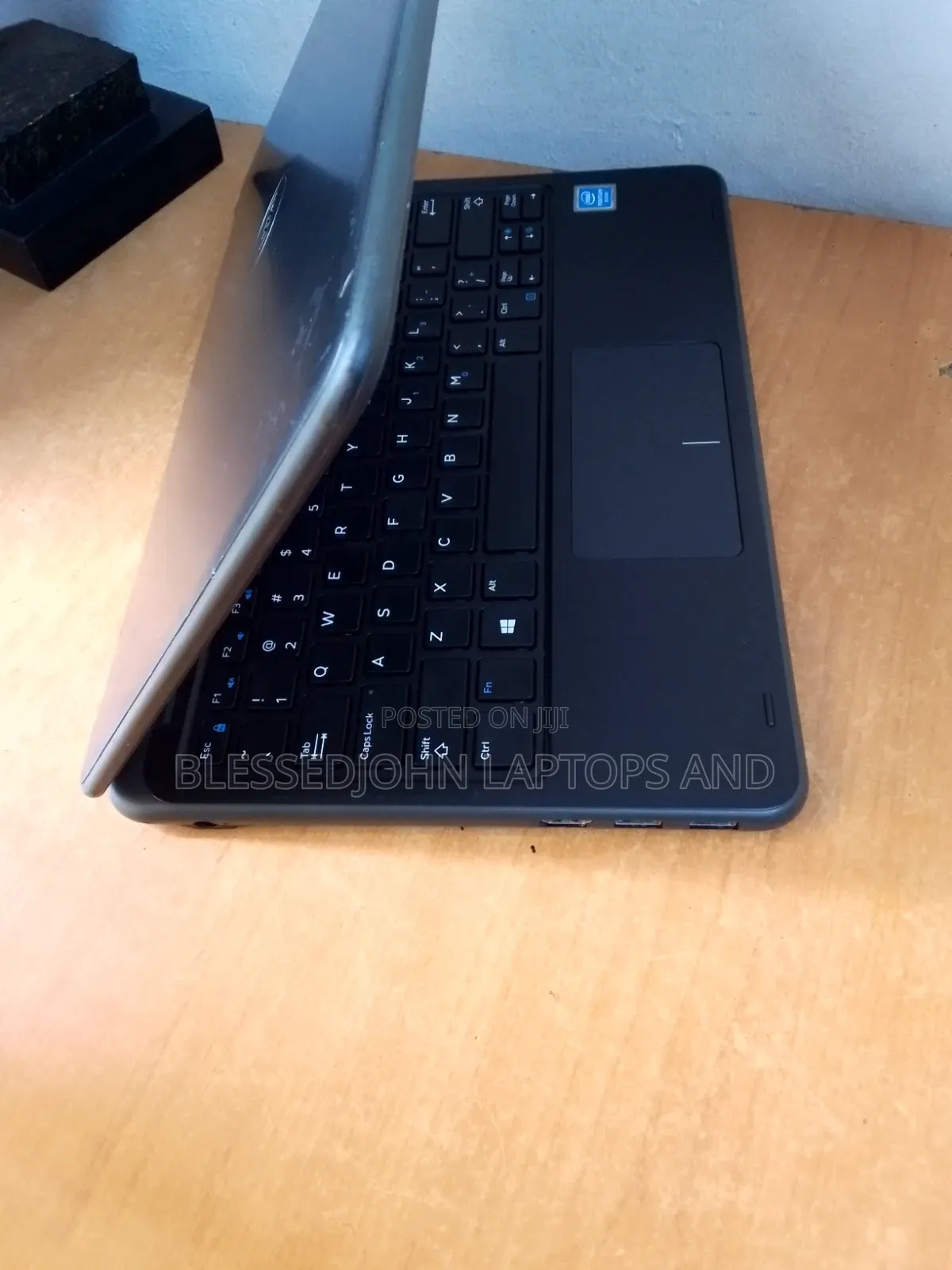 Laptop Dell Latitude 3190 8GB Intel Pentium SSD 128GB