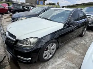 Mercedes-Benz C300 Luxury 4Matic Sedan AWD (3.0L 6cyl 7A) 2010 Black