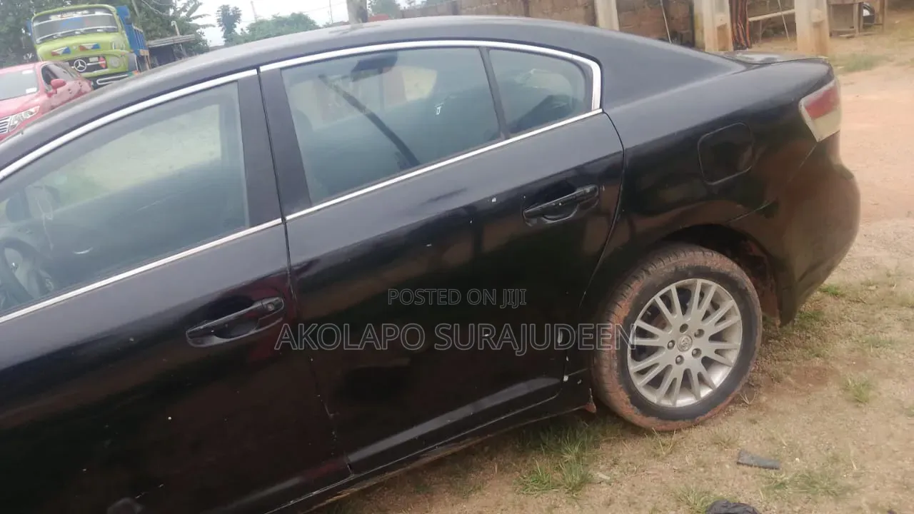 Toyota Avensis 2.0 Advanced Automatic 2012 Black