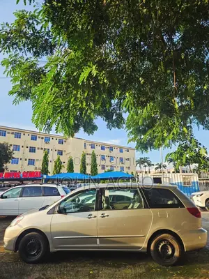 Toyota Sienna 2006 Gold