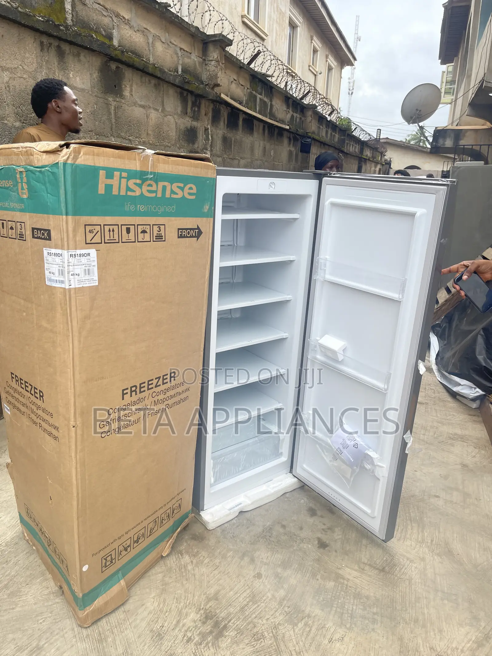 Hisense 189DR Upright Freezing Cabinet