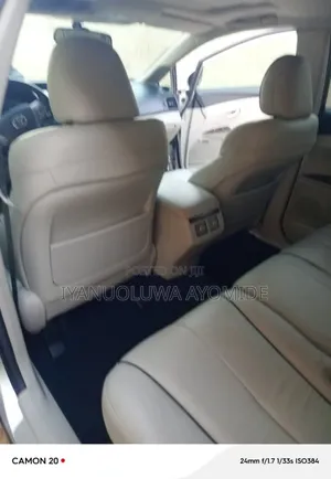 Toyota Venza 2010 Silver