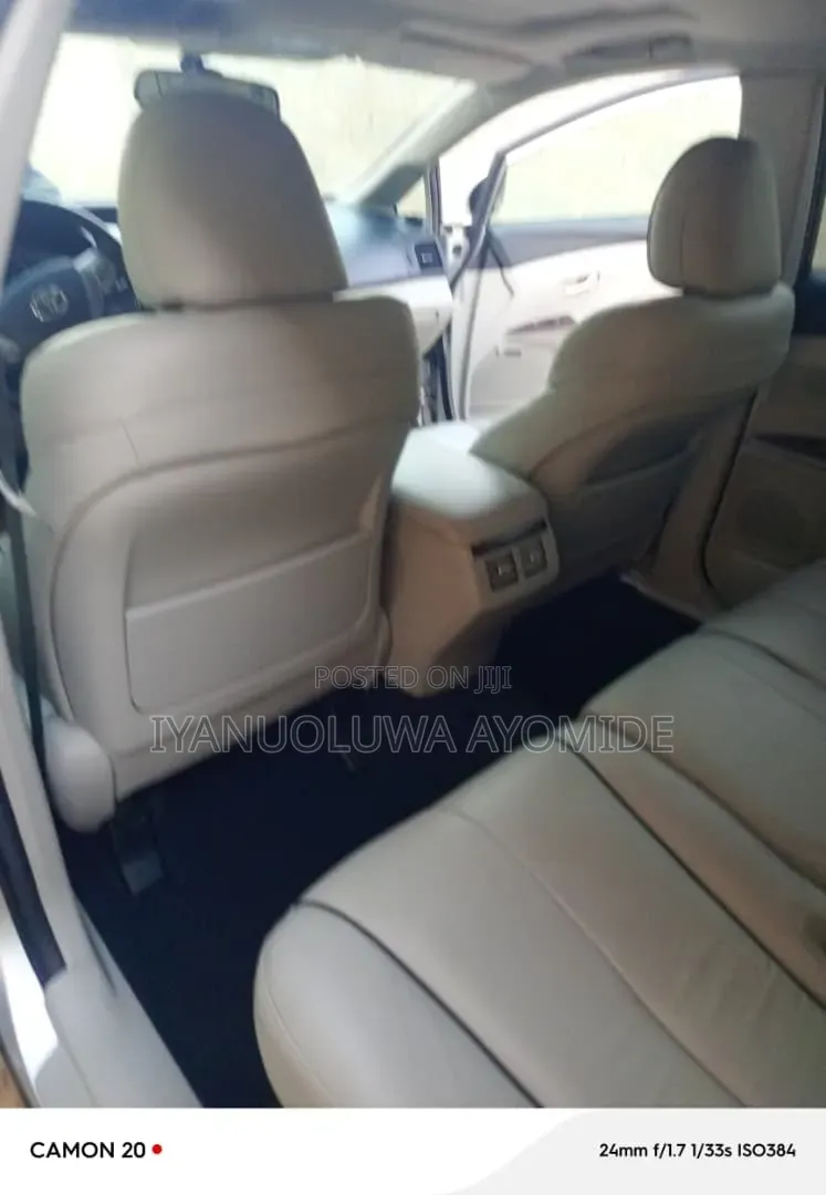 Toyota Venza 2010 Silver