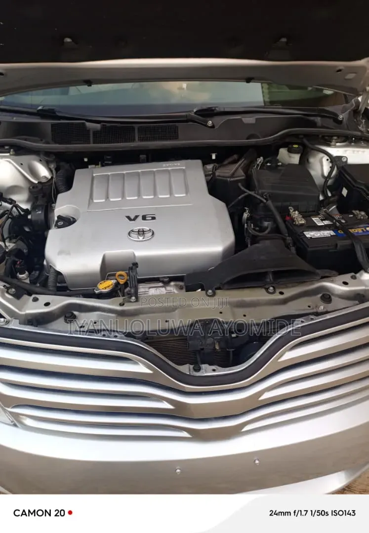 Toyota Venza 2010 Silver