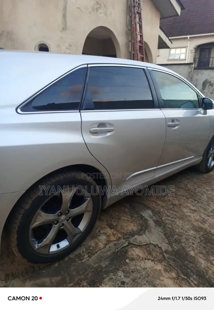 Toyota Venza 2010 Silver