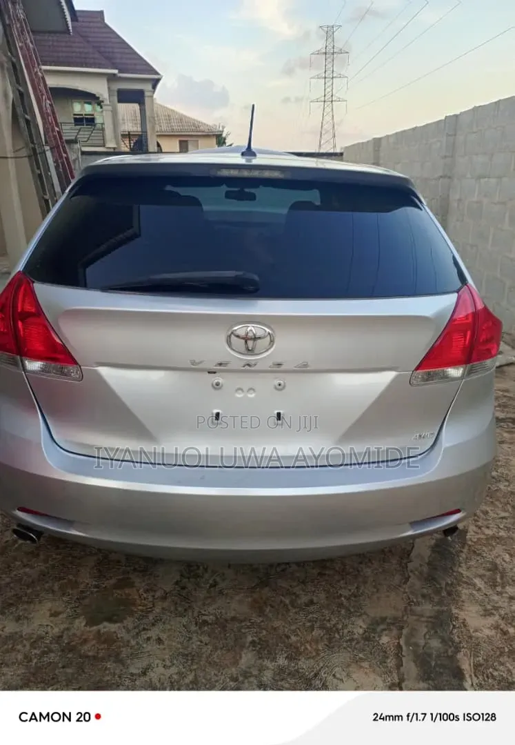Toyota Venza 2010 Silver