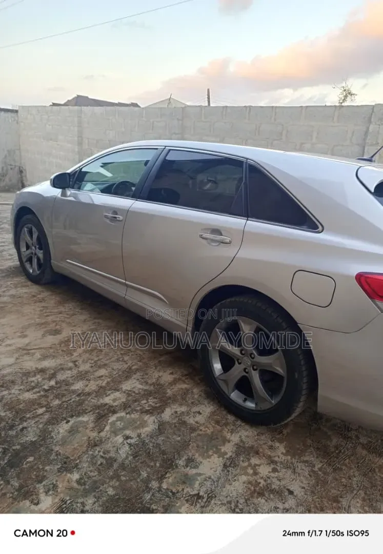 Toyota Venza 2010 Silver