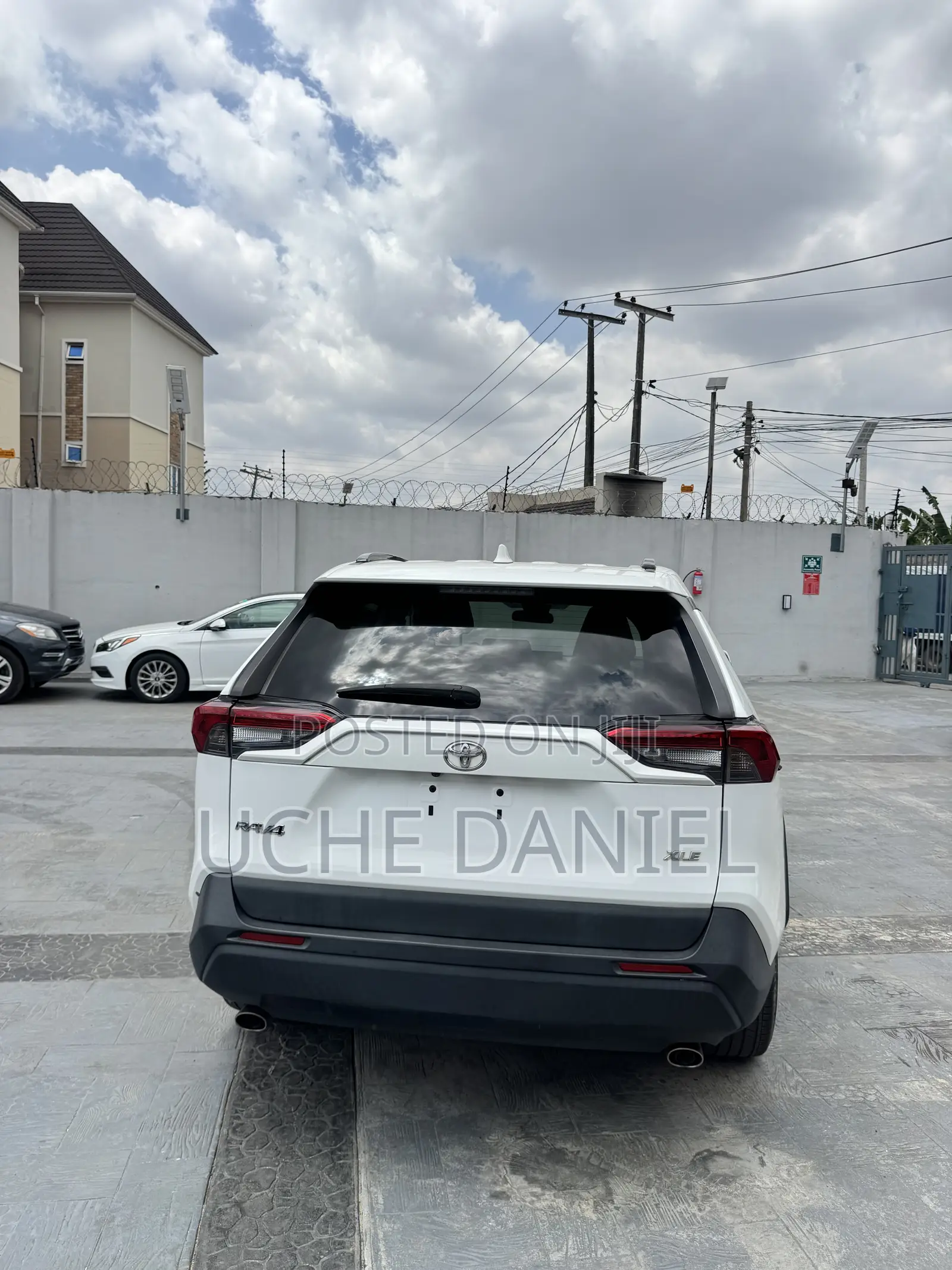 Toyota RAV4 XLE AWD 2019 White