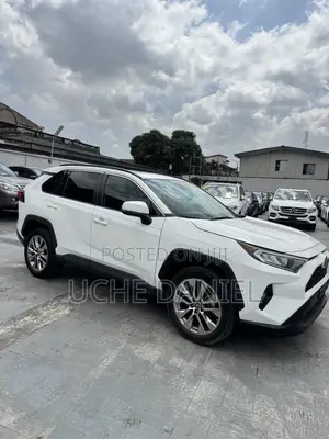 Toyota RAV4 XLE AWD 2019 White
