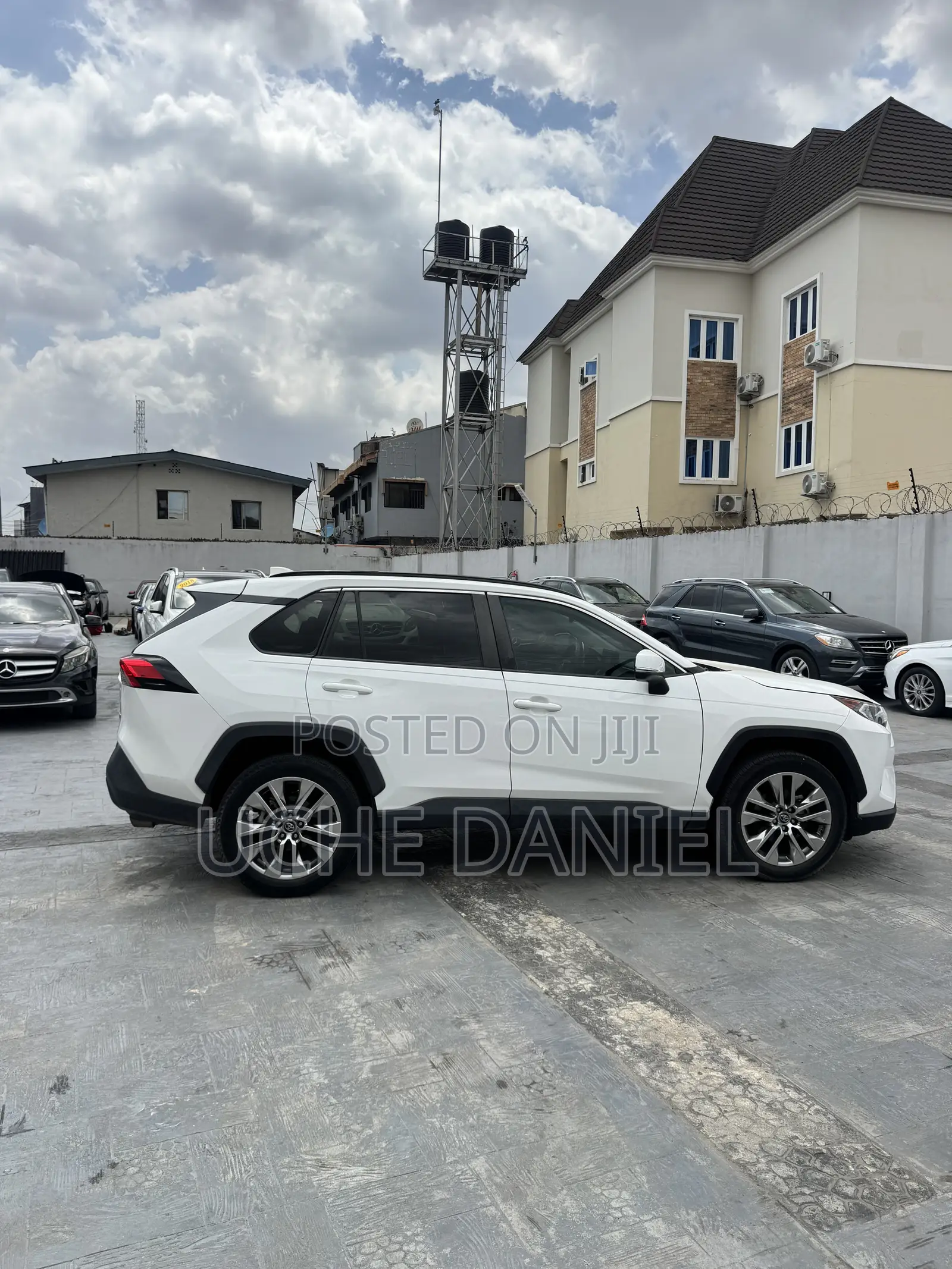 Toyota RAV4 XLE AWD 2019 White