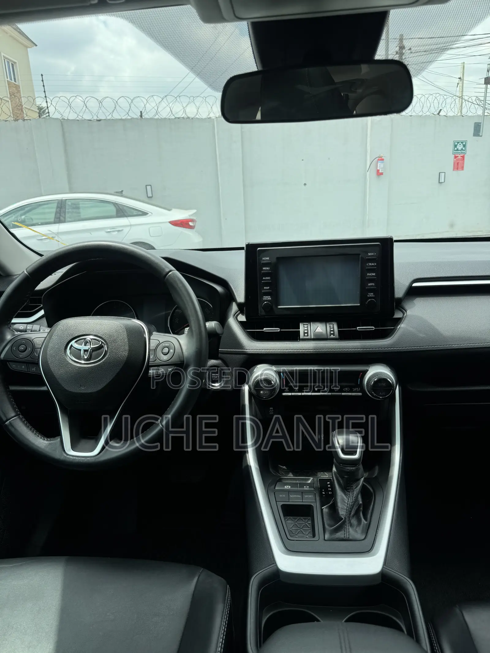 Toyota RAV4 XLE AWD 2019 White