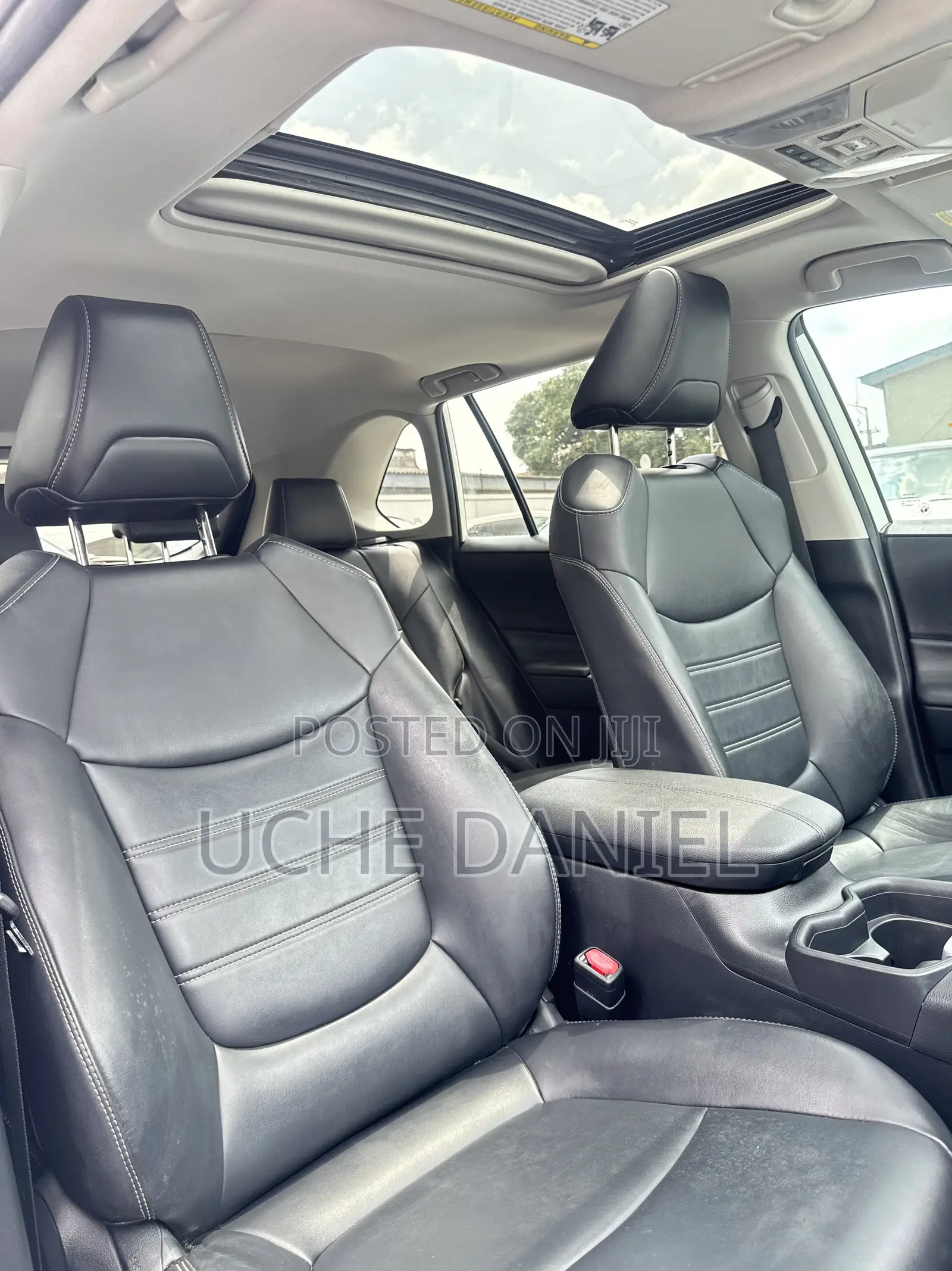 Toyota RAV4 XLE AWD 2019 White
