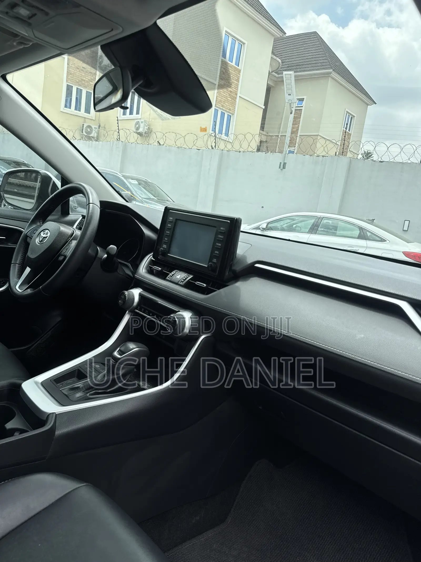 Toyota RAV4 XLE AWD 2019 White