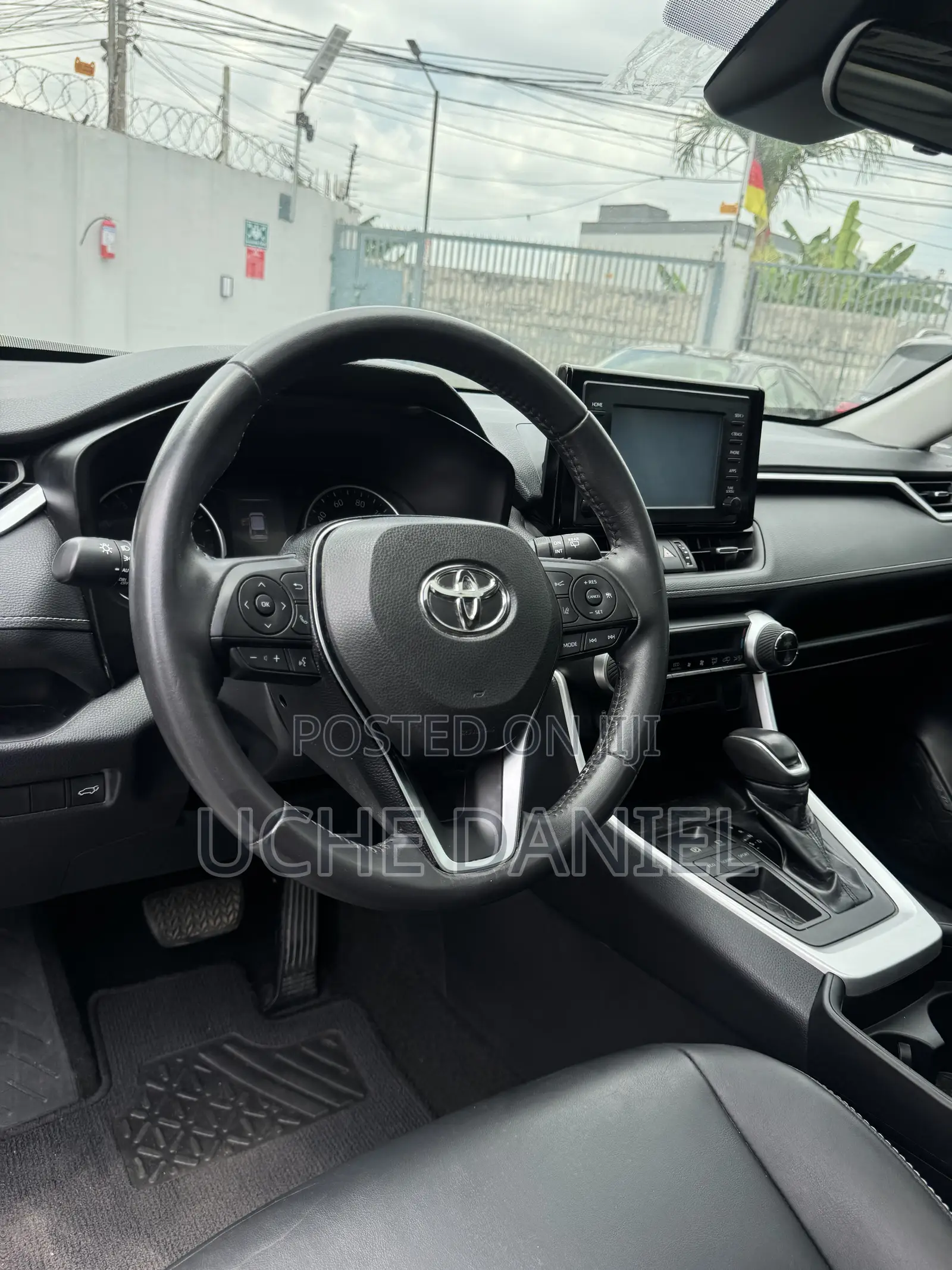 Toyota RAV4 XLE AWD 2019 White