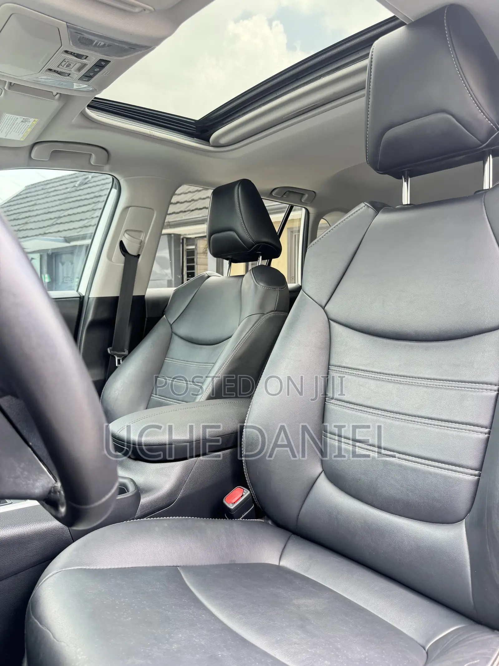 Toyota RAV4 XLE AWD 2019 White