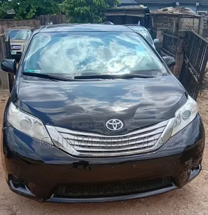 Toyota Sienna 2010 Black