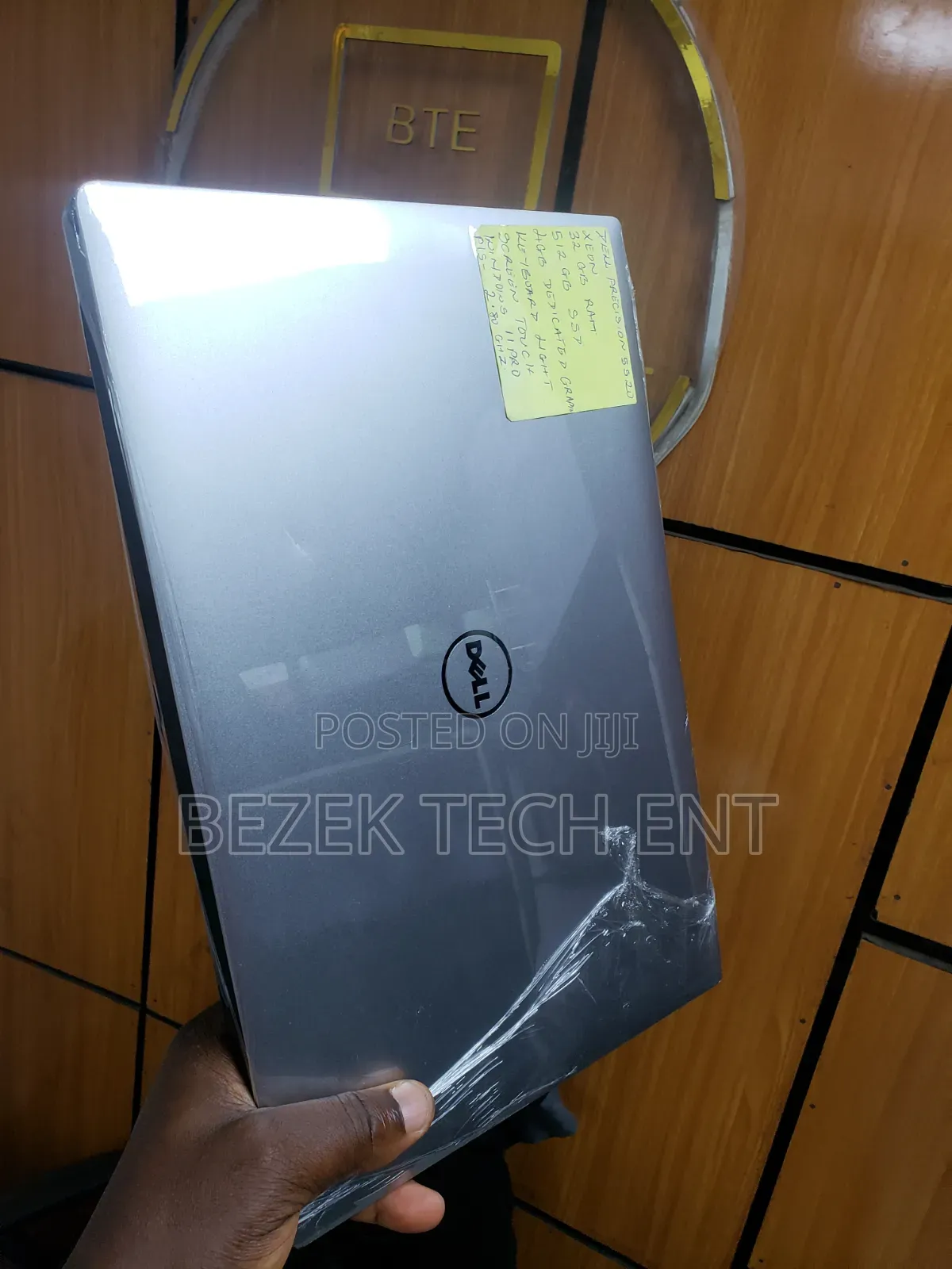 New Laptop Dell Precision 5520 32GB Intel Xeon SSD 512GB