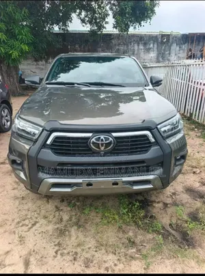 Toyota Hilux 2023 Green
